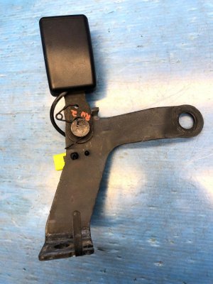 2018-2025 Volvo XC60 Black Seat Belt Buckle Receptacle - Rear, Right (Passenger) (Used OEM)