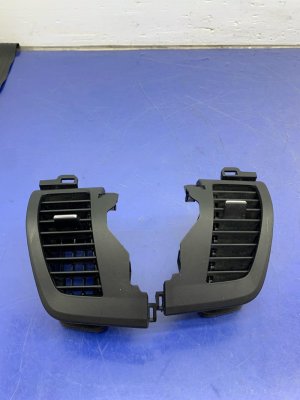 2018-2024 Honda Odyssey Black Inner Dashboard A/C Heater Air Vent Set - Front (Used OEM)