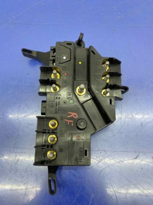 2014-2017 Mercedes-Benz S320 Dash Cabin Fuse Relay Junction Block - Front (Used OEM)