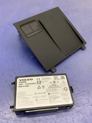 2017-2024 Volvo V90 Wireless Charging Module and Pad Assembly (Used OEM)