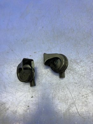 2017-2023 BMW 528i High and Low Tone Horn Set - Front, Left (Driver) (Used OEM)