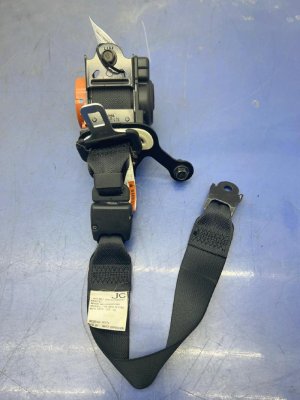 2014-2024 INFINITI QX80 3rd Row Center Seat Belt Assembly - Rear (Used OEM)