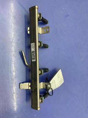 2017-2018 Fiat 500X Fuel Injection Rail and Injectors (Used OEM)