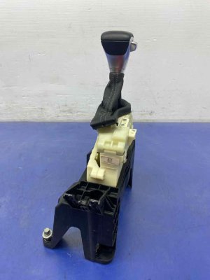 2020-2025 Kia Telluride Automatic Transmission Floor Shift Lever Assembly with Knob (Used OEM)