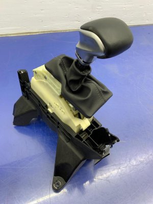 2021-2025 Kia Sorento Floor Transmission Shift Lever Assembly (Used OEM)
