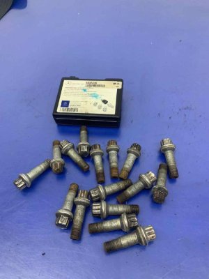 2012-2015 Mercedes-Benz ML350 Wheel Lug Nut and Security Bolt Set (Used OEM)