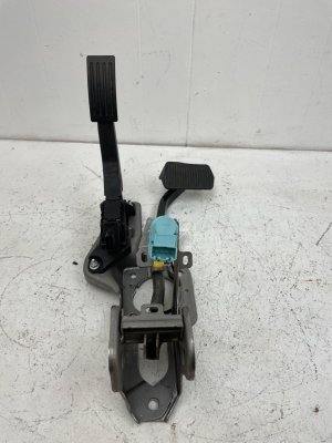 2020-2024 Ford Escape Accelerator and Brake Pedal Assembly Set (Used OEM)