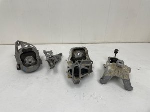 2020-2024 Audi Q7 Engine Frame and Torque Mount Bracket Set - Front (Used OEM)