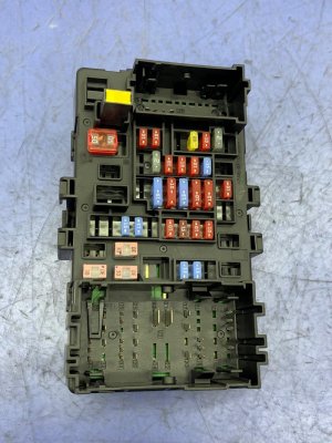 2015-2020 Chevrolet Tahoe Cabin Fuse Relay Junction Box - Front (Used OEM)