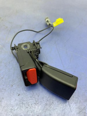 2017-2020 Jaguar F-Pace and Middle Seat Belt Buckle - Rear, Right (Passenger) (Used OEM)