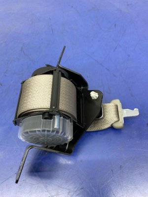 2022-2025 Jeep Wagoneer Tan 3rd Row Center Seat Belt Assembly - Rear, Right (Passenger) (Used OEM)