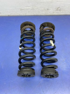 2022-2025 Genesis GV70 Suspension Coil Spring Set - Rear (Used OEM)