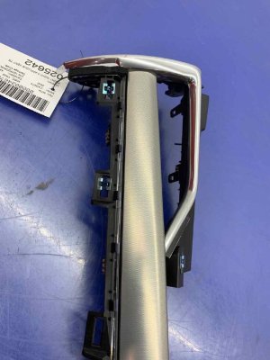 2019-2023 Cadillac XT4 Applique Vent Trim - Front (Used OEM)