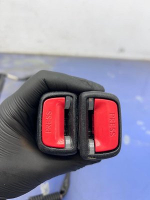 2013-2016 Lexus LS600h Black Seat Belt Buckle Set - Front (Used OEM)