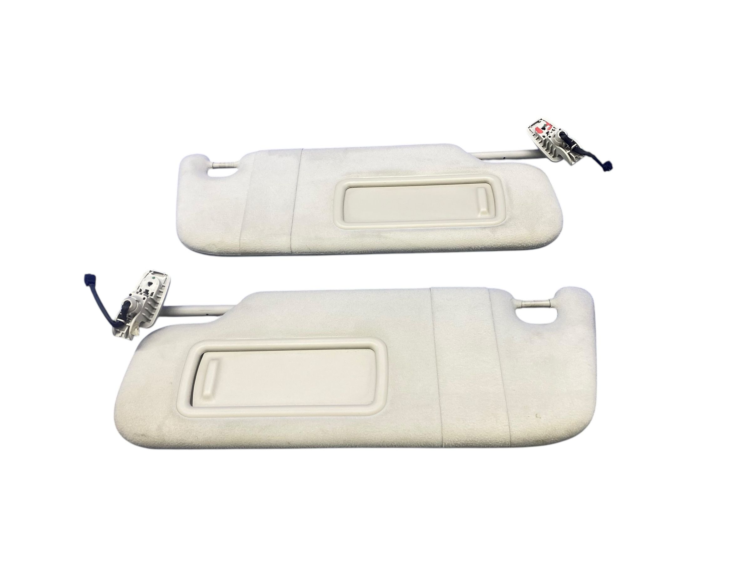 2017-2024 Maserati Levante White Sun Visor Set - Front, Right (Passenger) (Used OEM)