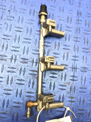 2018-2020 Jaguar F-Pace Fuel Injection Rail - Right (Passenger) (Used OEM)