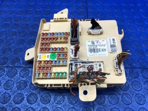 2014-2016 Hyundai Genesis Cabin Fuse Junction Box (Used OEM)