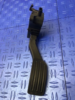 2014-2019 Nissan Versa Note Accelerator Pedal with Throttle Position Sensor (Used OEM)