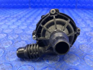2019-2025 BMW M850i xDrive Auxiliary Electric Engine Water Pump Assembly (Used OEM)