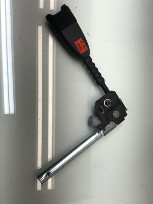 2014 Kia Cadenza Seat Belt Assembly with Pretensioner and Buckle - Front (Used OEM)