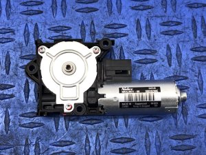 2019-2024 Porsche Cayenne Sunroof Shade Motor - Front (Used OEM)