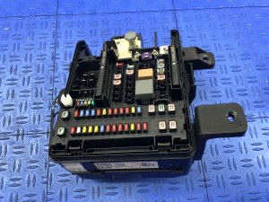 2015 Hyundai Genesis Engine Bay Fuse Box and Wire Harness (Used OEM)