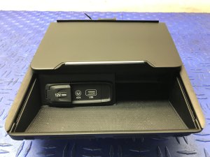 2019-2021 Genesis G70 Black Upper Console USB and AUX Port (Used OEM)