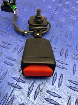 2017-2025 Volvo S90 Seat Belt Buckle - Front (Used OEM)