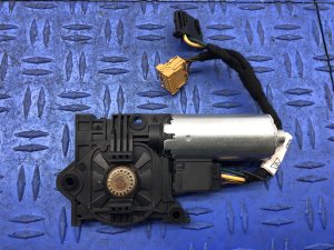 2019-2024 Porsche Cayenne Sunroof or Sunshade Motor - Front (Used OEM)
