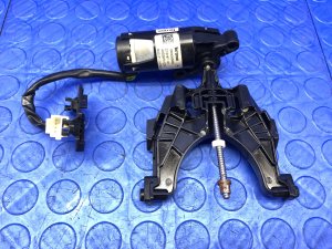 2014-2020 Mercedes-Benz S320 Seat Headrest Adjustment Motor - Front (Used OEM)
