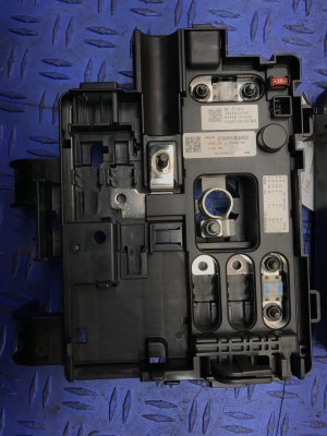 2017-2019 Genesis G90 Positive Battery Terminal Fusible Link Box (Used OEM)