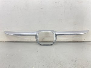 2018-2020 Honda Odyssey Chrome Center Grille Molding - Front (Used OEM)