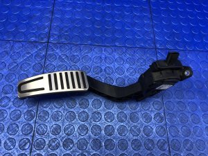 2015-2020 Chrysler 300 Fixed Accelerator Pedal Assembly (Used OEM)