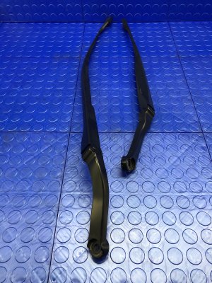 2013-2020 Maserati Quattroporte Windshield Wiper Arm Set - Front (Used OEM)