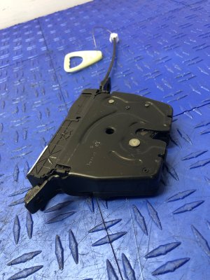 2011-2016 BMW 528i Trunk Lid Latch Assembly with Actuator - Rear (Used OEM)