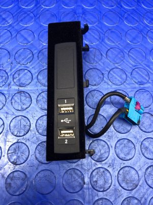 2014-2019 Mercedes-Benz S320 USB Connection Hub Mounting Plate (Used OEM)