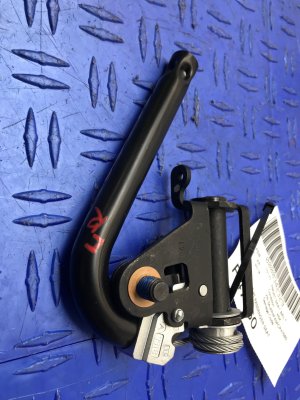 2016-2020 Jaguar XF Seat Belt Buckle with Pretensioner - Front, Right (Passenger) (Used OEM)