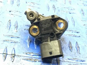 2015-2018 Porsche Macan Engine Oil Pressure Sending Unit with Adapter Plate Bracket (Used OEM)