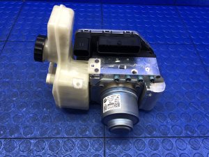 2020 BMW 750i ABS Pump and Master Cylinder Assembly (Used OEM)