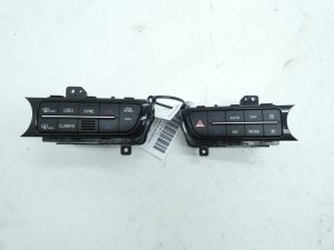 2015 Kia K900 Dash Mounted Temperature Control Module with Clock (Used OEM)