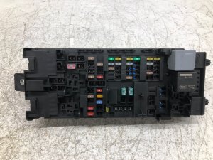 2014-2017 Land Rover Range Rover Sport Fuse Relay Power Distribution Block (Used OEM)