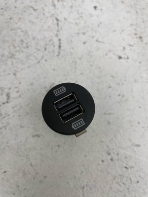 2015-2018 Porsche Cayenne Center Console Dual USB Charging Port - Rear (Used OEM)
