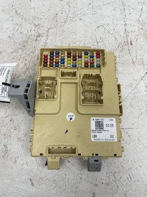 2020-2022 Hyundai Palisade Interior Under Dash Fuse Box Relay Junction Unit (Used OEM)