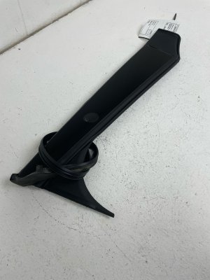 2021-2023 Tesla X Black Seat Belt Assembly - Front (Used OEM)