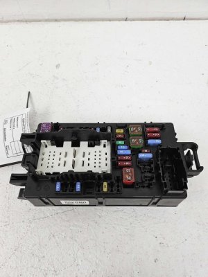 2022-2023 Chevrolet Silverado 1500 Interior Cabin Fuse Box Junction Block (Used OEM)