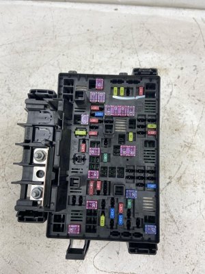2022 Jeep Wagoneer Cabin Power Distribution Fuse Box Junction Block (Used OEM)