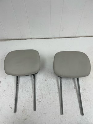 2025 Kia K4 White Seat Headrest Set - Front, Right (Passenger) (Used OEM)
