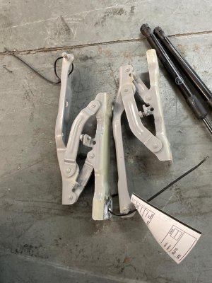 2021-2025 Kia K5 Hood Hinge Set - Right (Passenger) (Used OEM)