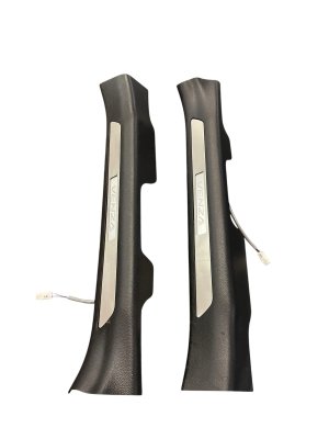 2021-2024 Toyota Venza Illuminated Door Sill Plate Set - Front (Used OEM)