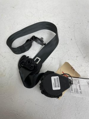 2018-2025 Volkswagen Atlas 2nd Row Seat Belt Assembly - Rear, Right (Passenger) (Used OEM)